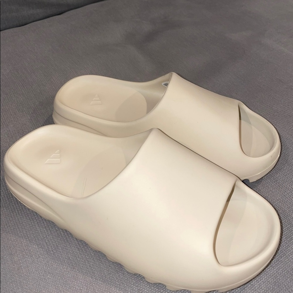YEEZY SLIDES bone size 6